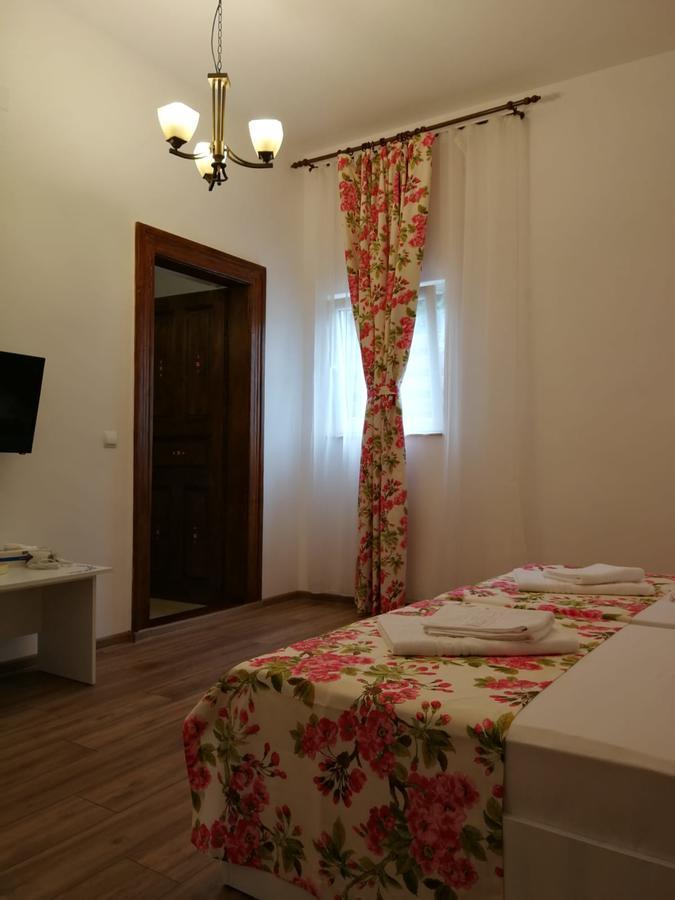 Pensiunea Geostar 2 Curtea de Argeş Esterno foto